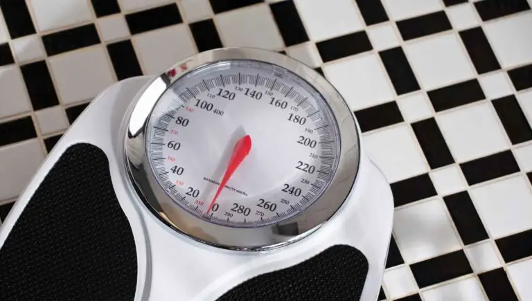 How Long Do Bathroom Scales Last? (When to Replace It)