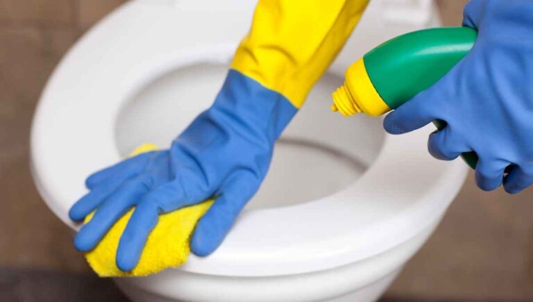 Toilet Seat Turned Yellow? (Reasons Why and How to Fix It)