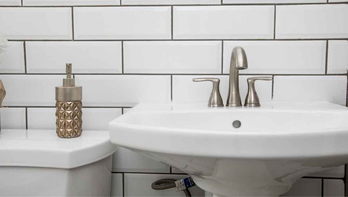 does a bathroom sink need to be vented