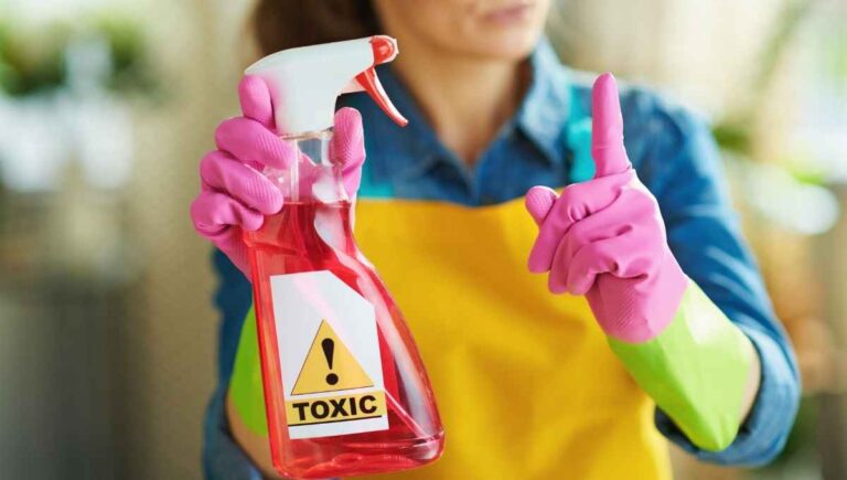 Is Comet Cleaner Toxic to Your Home? (Should You Avoid It?)